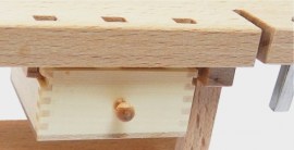 Hobelbank, funktionstüchtig, Detailbild Schubkasten, Miniatur in 1zu12
