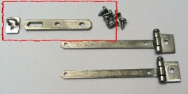 Schließblech mit Öse, Miniatur aus Zinn