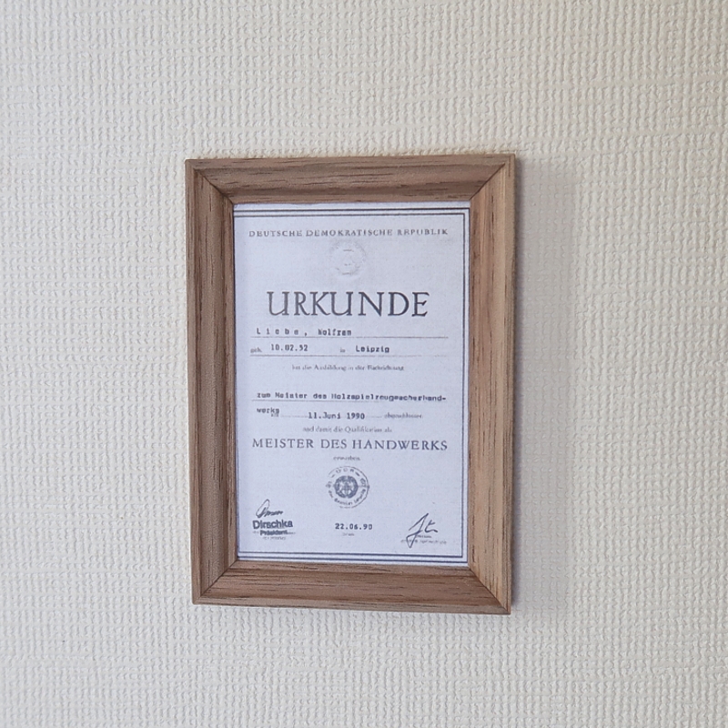 Urkunde, gerahmt, Miniatur im Maßstab 1zu12